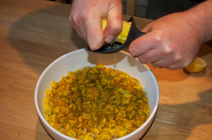 Squeezing lemon juice