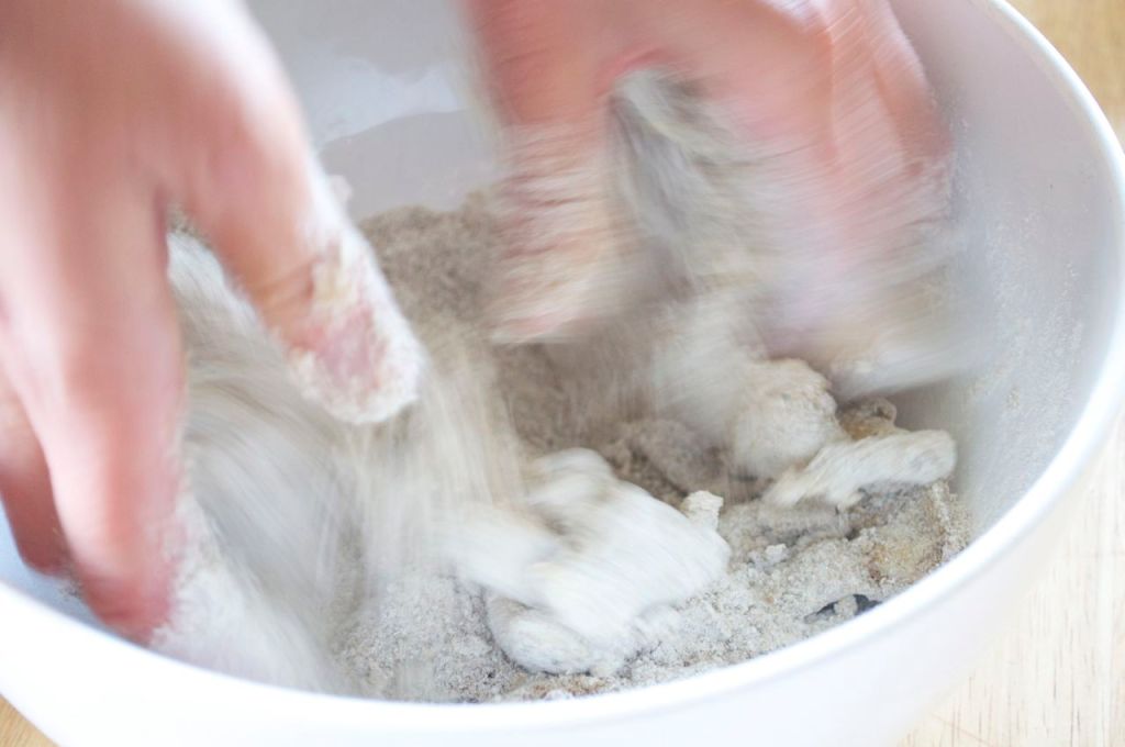 Crumbling the butter with the rye flour